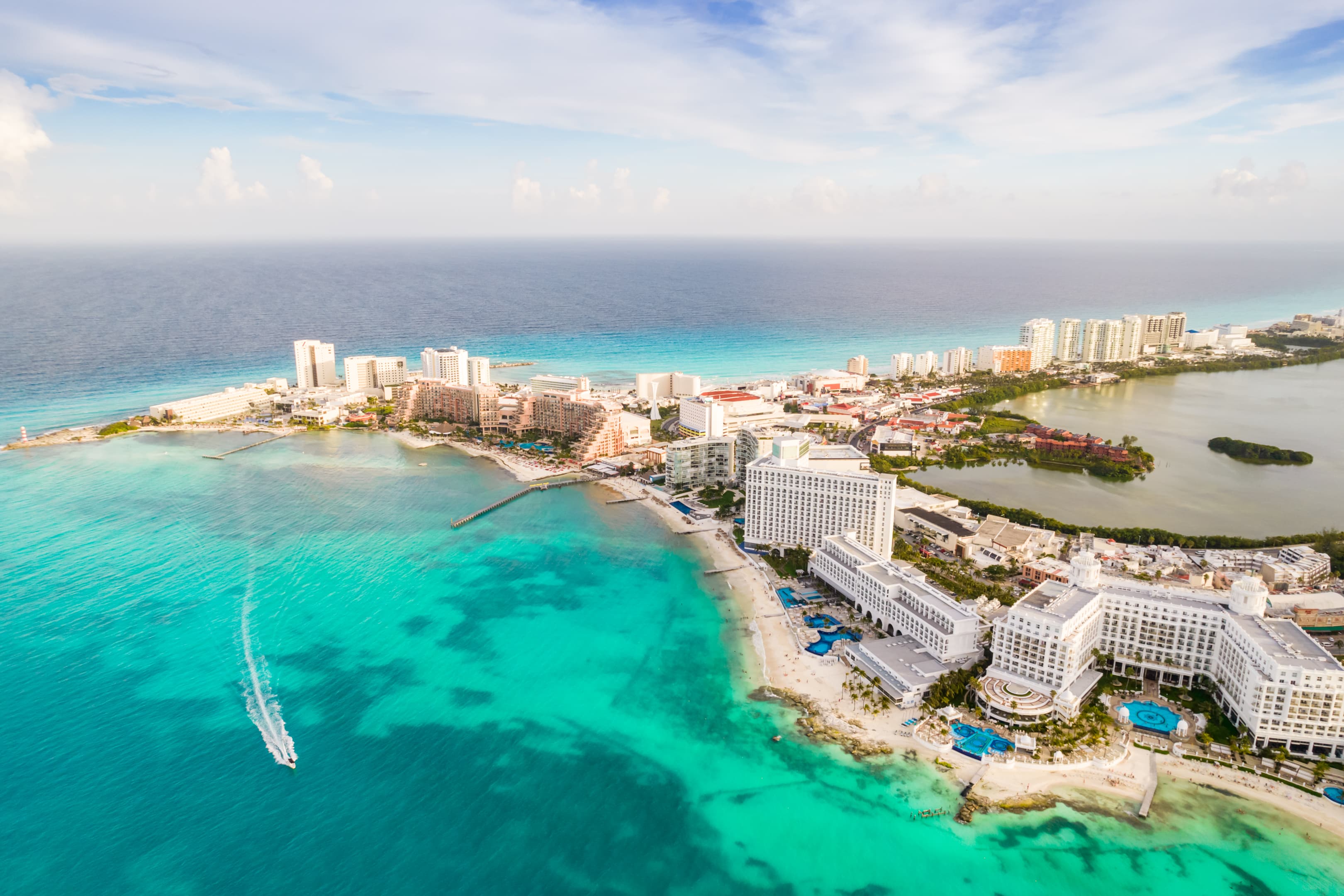 Renta de autos en Cancún — alternativa a arrendadoras de aeropuerto en la Zona Hotelera y el Centro