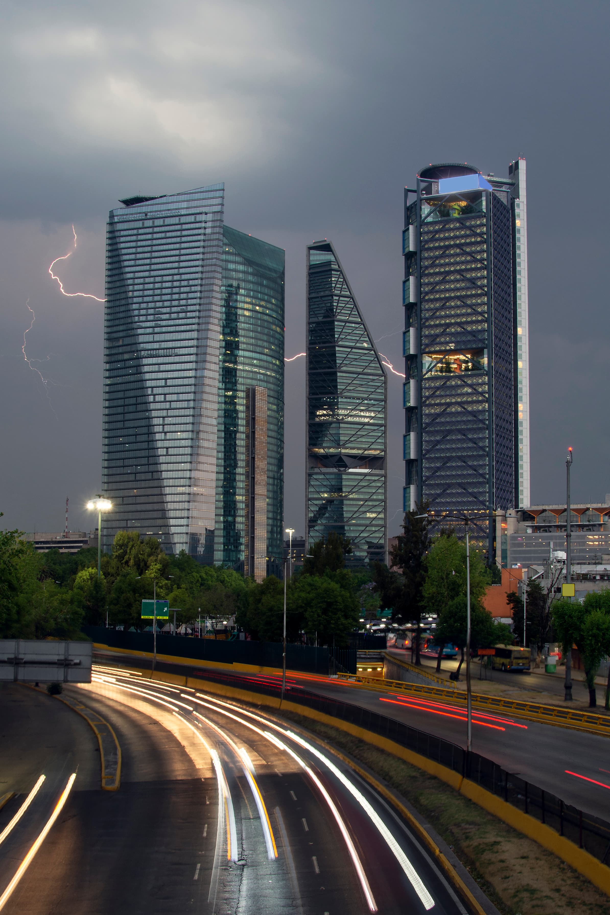 Dueños de autos en CDMX que generan ingresos con ENMO en colonias Roma, Condesa y Narvarte